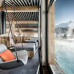 – Alpine . Luxury . Life Hotel Sölden