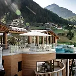 Hotel – Alpine . Luxury . Life