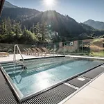 Hotel – Alpine . Luxury . Life Sölden
