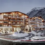 Hotel – Alpine . Luxury . Life