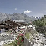 Hotel – Alpine . Luxury . Life
