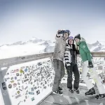 - Alpine . Luxury . Life