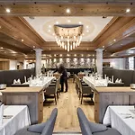 - Alpine . Luxury . Life 5* Sölden