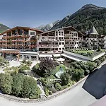 – Alpine . Luxury . Life Hotel Sölden