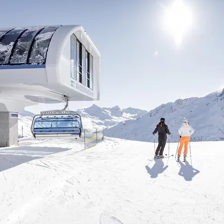 - Alpine . Luxury . Life Отель