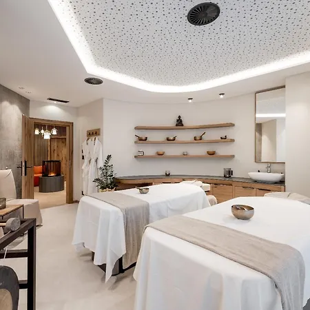 Отель - Alpine . Luxury . Life 5*