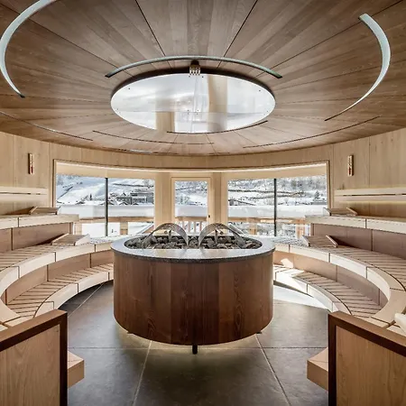 - Alpine . Luxury . Life Отель Зёльден