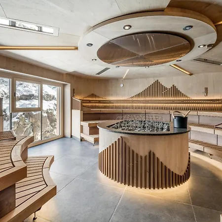 – Alpine . Luxury . Life Hotel 5*