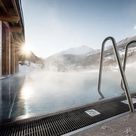 Hotel – Alpine . Luxury . Life