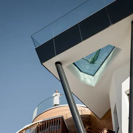 Hotel – Alpine . Luxury . Life Sölden