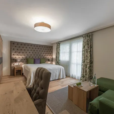 호텔 - Alpine . Luxury . Life 5*