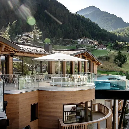 Отель - Alpine . Luxury . Life