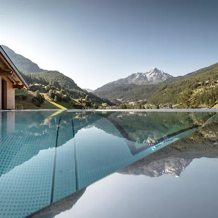 – Alpine . Luxury . Life Hotel 5*