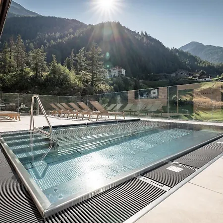 Отель - Alpine . Luxury . Life Зёльден