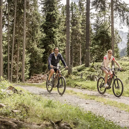 - Alpine . Luxury . Life Зёльден