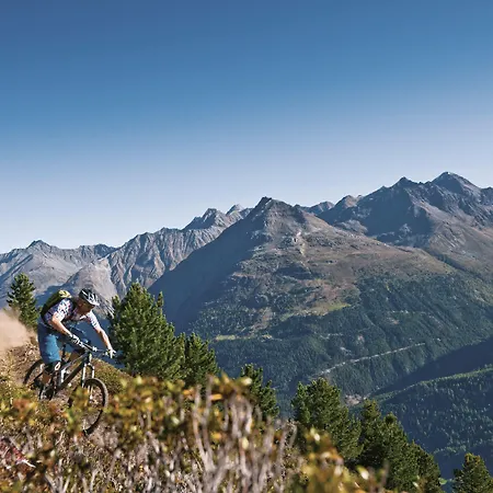 – Alpine . Luxury . Life Hotel