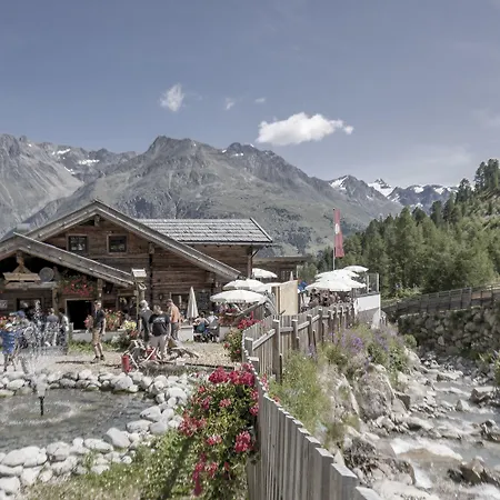 Отель - Alpine . Luxury . Life