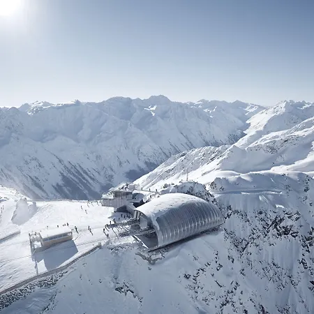 Ξενοδοχείο - Alpine . Luxury . Life 5*