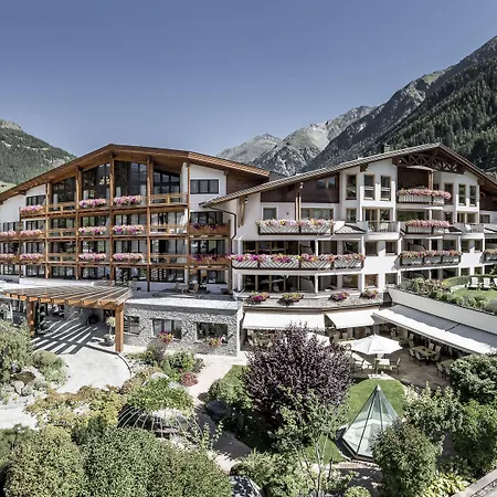 – Alpine . Luxury . Life Hotel Sölden