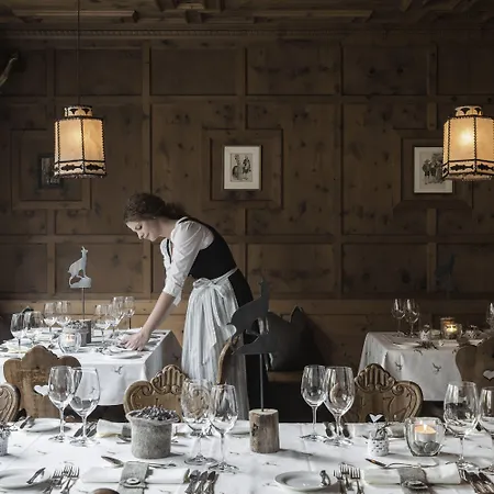 Szálloda - Alpine . Luxury . Life 5*