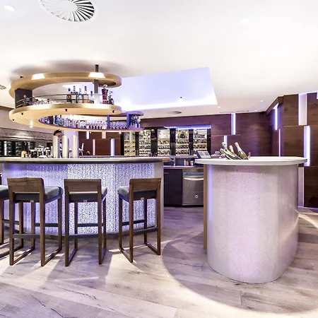 Szálloda - Alpine . Luxury . Life