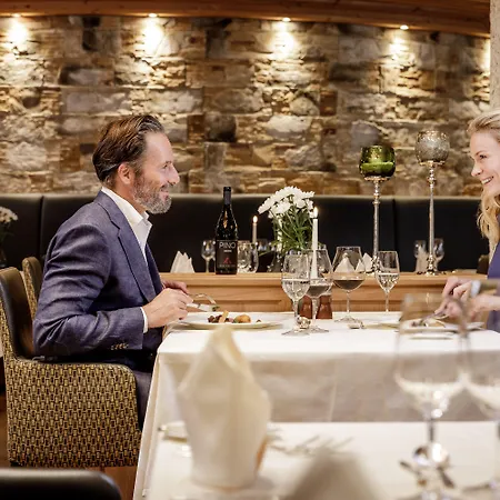 - Alpine . Luxury . Life