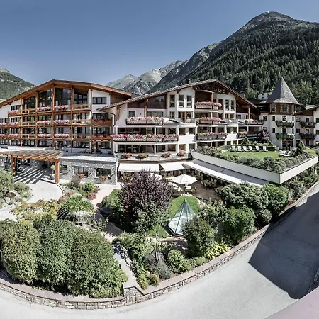 - Alpine . Luxury . Life Отель Зёльден