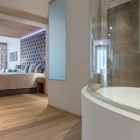 Отель - Alpine . Luxury . Life