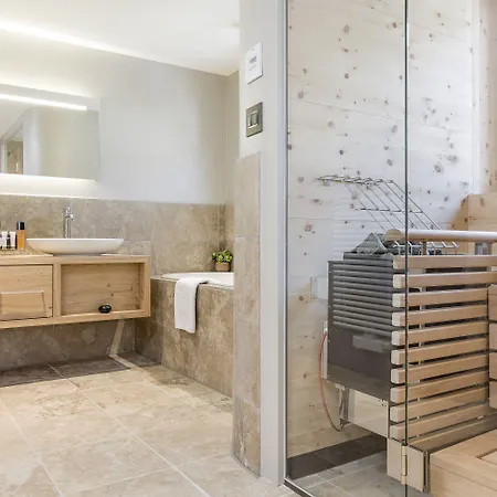 Szálloda - Alpine . Luxury . Life 5*