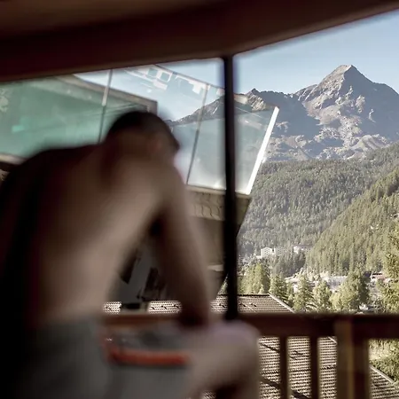 - Alpine . Luxury . Life