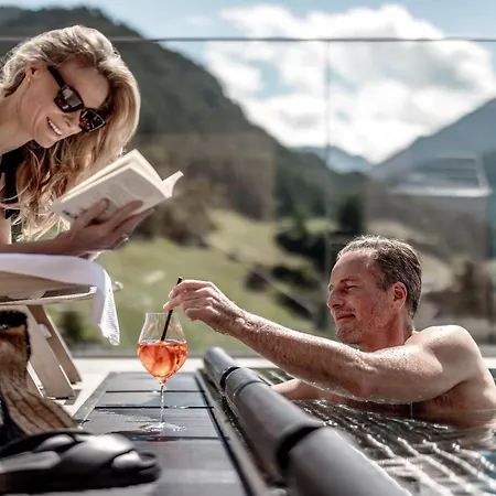 - Alpine . Luxury . Life Отель