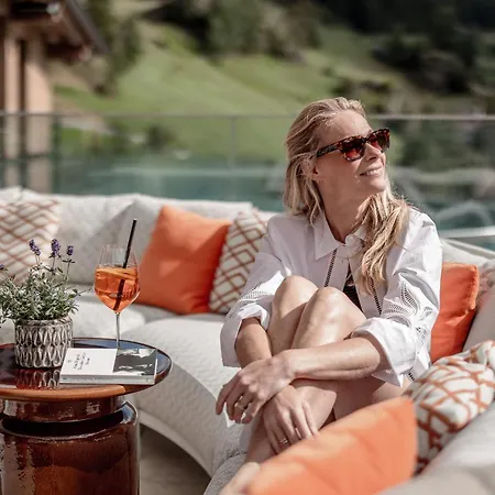 Отель - Alpine . Luxury . Life 5*
