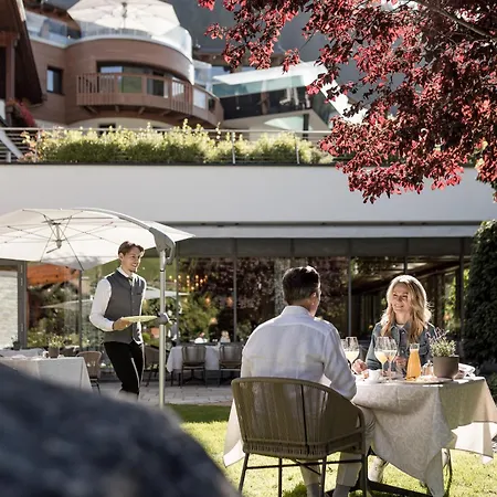 - Alpine . Luxury . Life 5* Зёльден