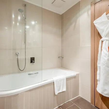 - Alpine . Luxury . Life Отель