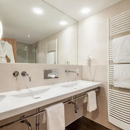 - Alpine . Luxury . Life 5*