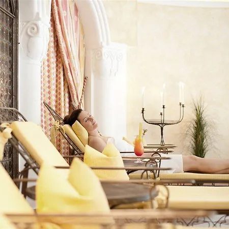 호텔 - Alpine . Luxury . Life 5*