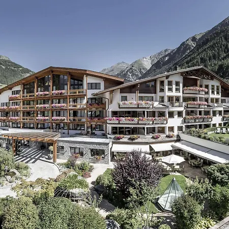 호텔 - Alpine . Luxury . Life