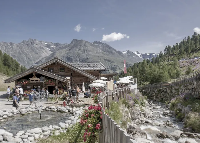 Hotel – Alpine . Luxury . Life
