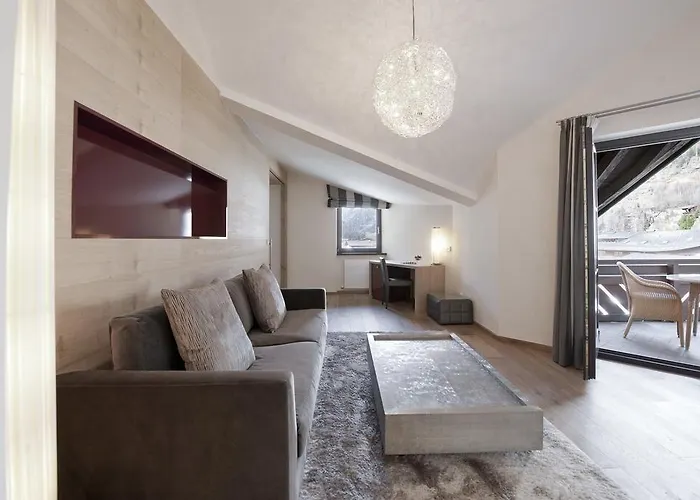 – Alpine . Luxury . Life 5* Sölden