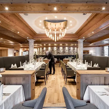 – Alpine . Luxury . Life Hotel